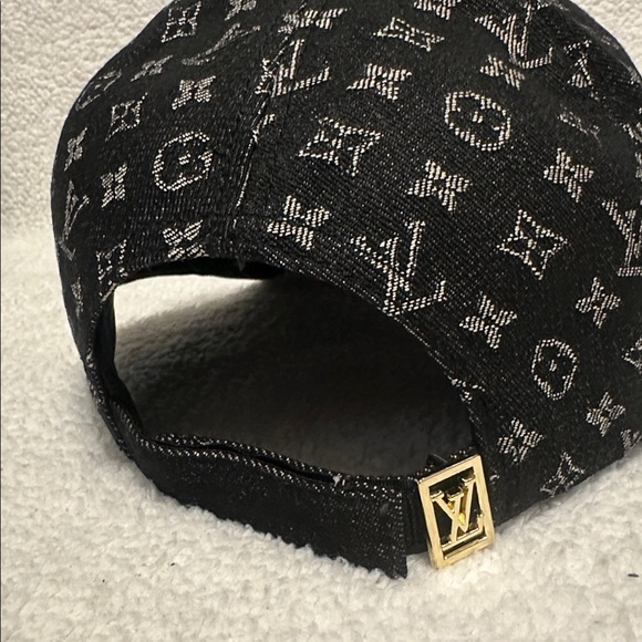 New Fashion Inspired Item - Picture 5 of 6